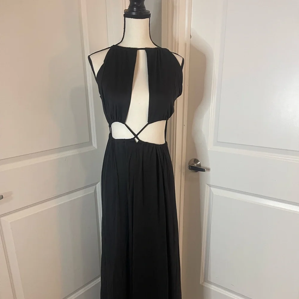 Peekaboo Maxi Dress 🌸 - Picture 7 of 9
